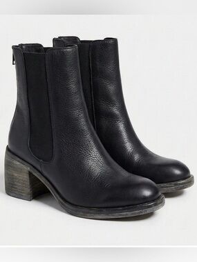 Free People Essential Chelsea Boots Black Leather Back Zip Block Heel 37/ 6.5•7